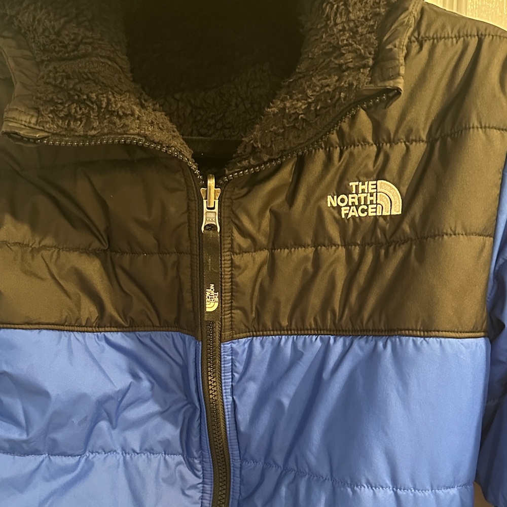 Boy’s North Face Reversible Jacket - Picture 2 of 14